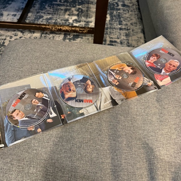 Mad Men Season One DVD Box Set AMC Series Jon Hamm 4-Disc Widescreen - Picture 2 of 3